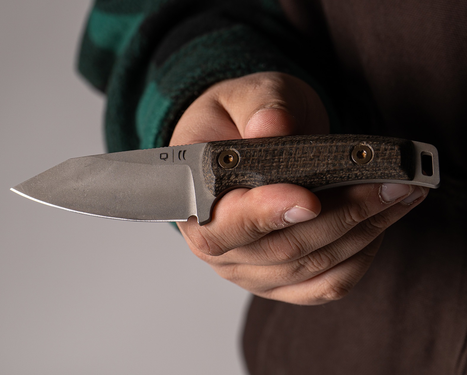 Q LLC teams up with Snakebit Knives in The Gypsy Handshake fixed blade knife